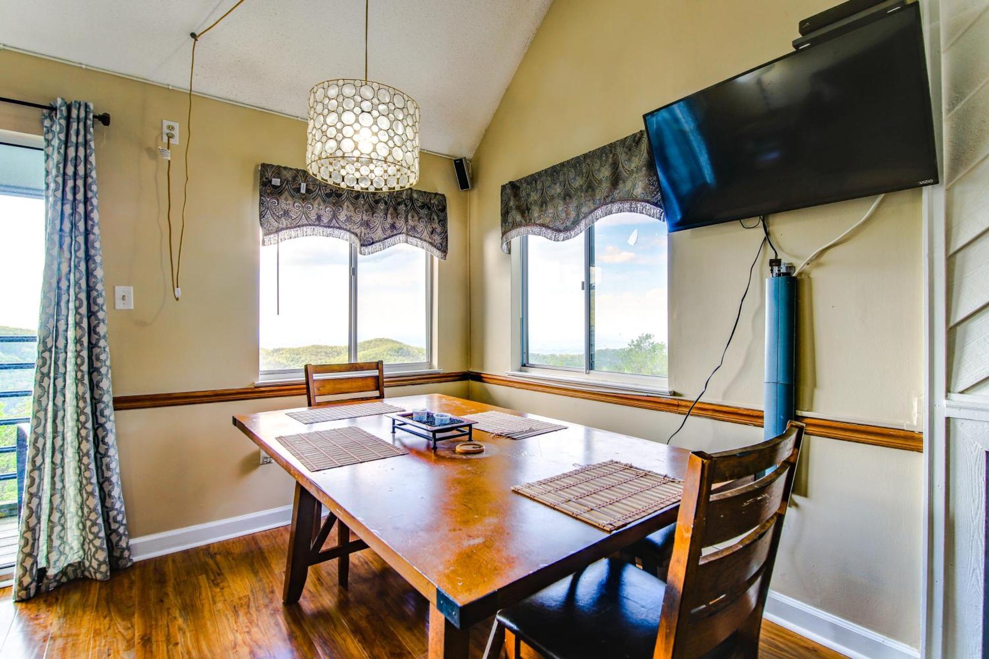 Gatlinburg Mountaintop Condo With Balcony And Views! Exterior photo